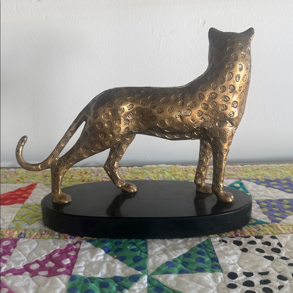 Vintage 60s/70s Brass Leopard Figurine, Eclectic Home Decor, Mid-Century Modern - Picture 2 of 4